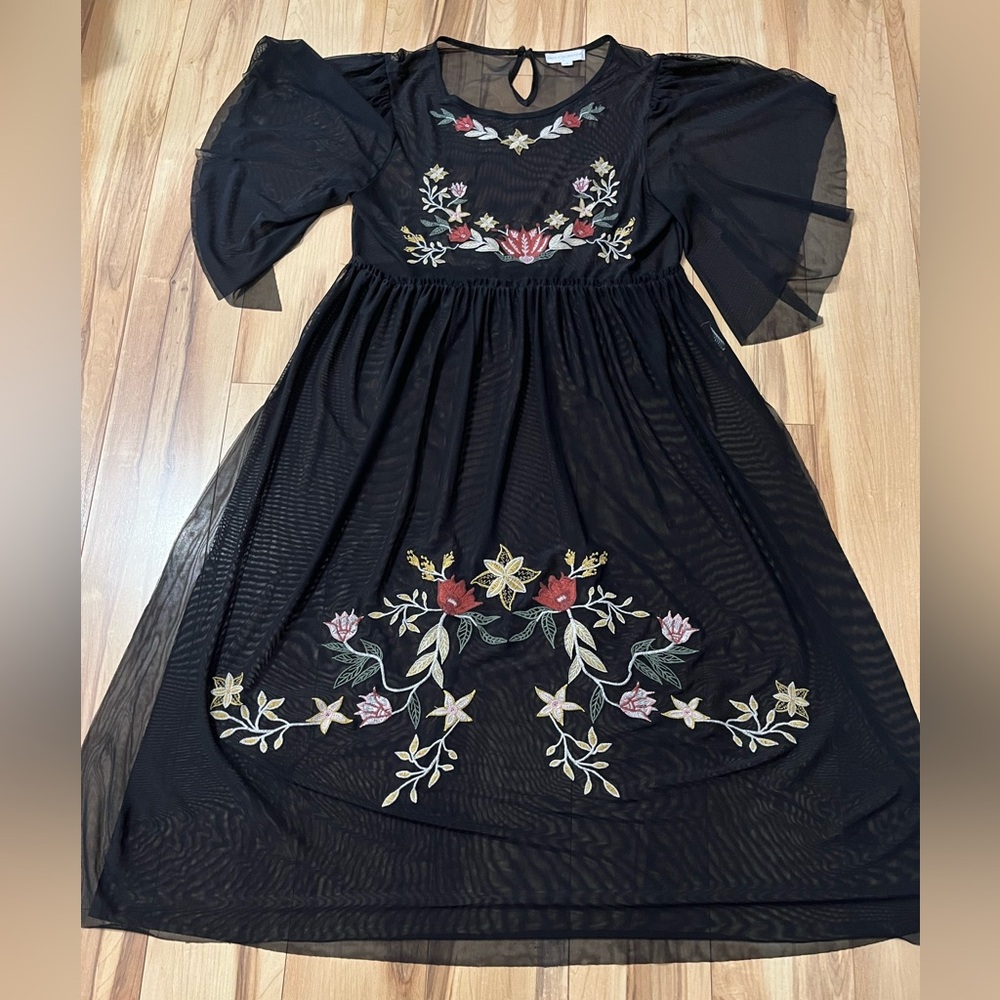 Coco + Jaimeson Black Sheer Boho Tunic Dress Sz M Floral Embroidered Festival
